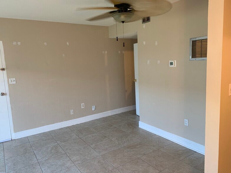 Dining area - 250 N Banana River Dr