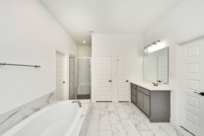 Building Photo - 2130 Coyote Run Dr