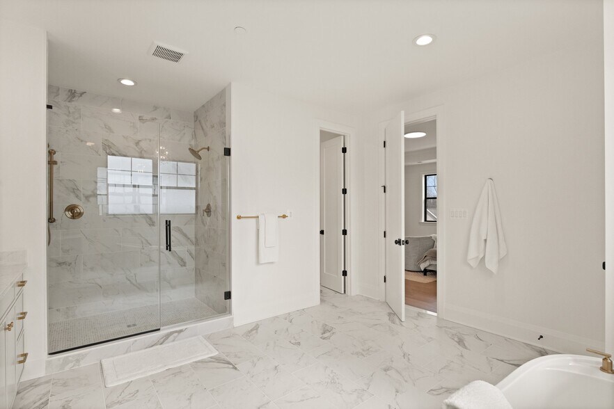 Building Photo - 8309 Loring Dr