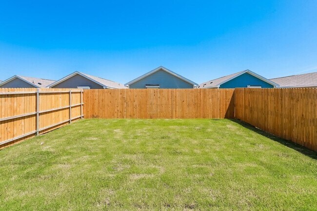 Building Photo - 119 Sunflower St