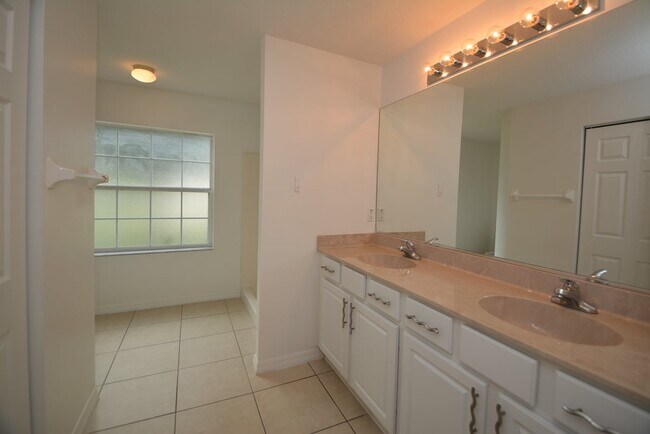 Building Photo - 27 Porcupine Dr