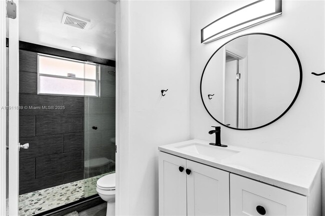 Building Photo - 445 NE 195th St