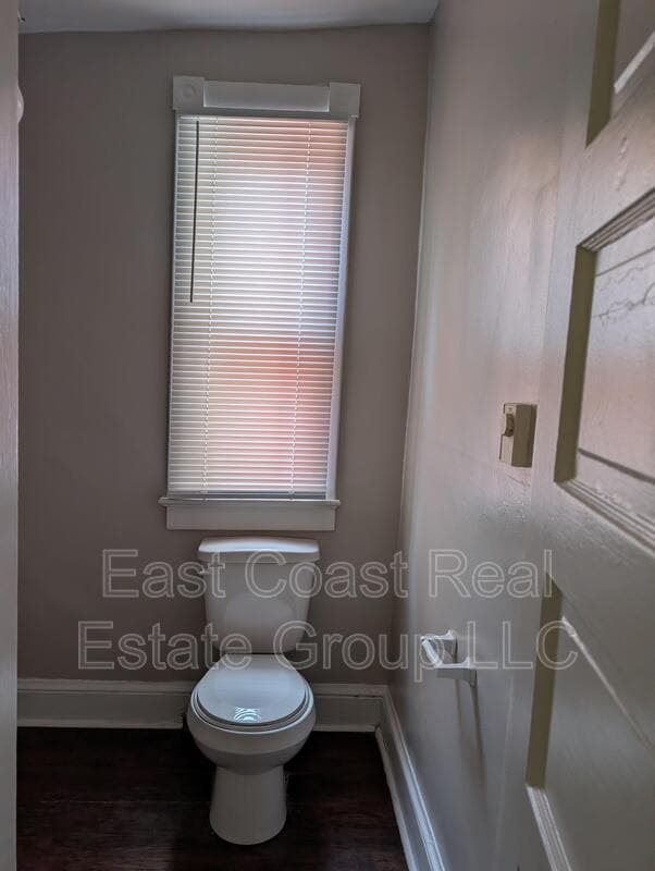 Building Photo - 304 1/2 W Martin St