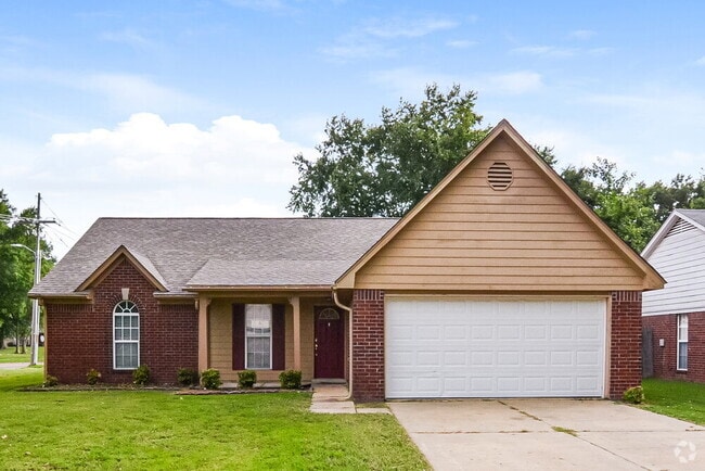 Building Photo - 7395 Bridle Cove