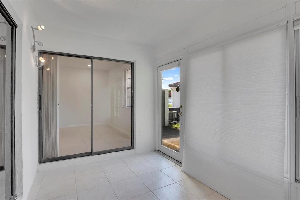 Building Photo - 315 NW 36th Ave