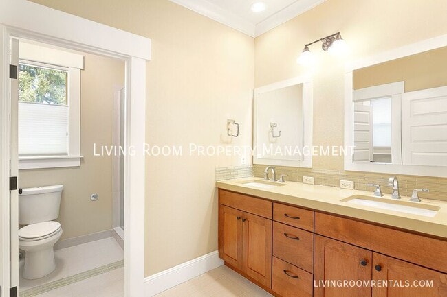 Building Photo - 2635 NE Sumner St