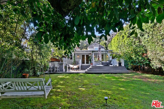 Building Photo - 1760 Nichols Canyon Rd