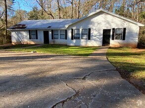 Building Photo - Two Bedroom Duplex