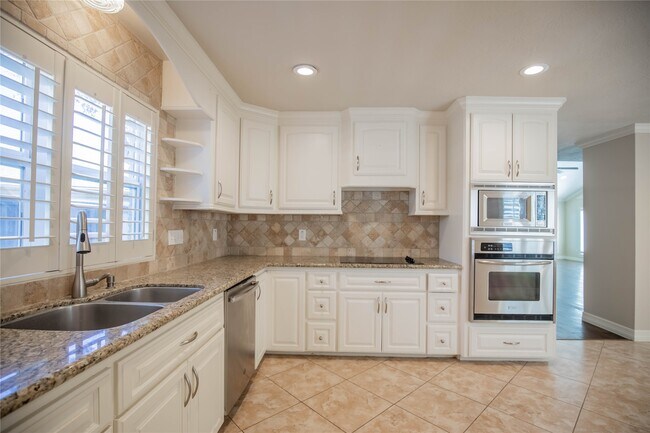 Building Photo - 1627 Fall Valley Dr