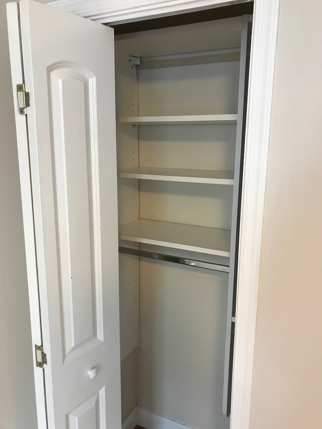 Building Photo - Great Opportunity In H St