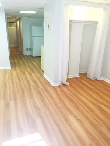Long view: living room to kitchen to bedroom. Note that closet now has doors. - 2323 Crestmont Ave