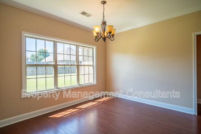 Building Photo - 178 Sarah Jane Dr