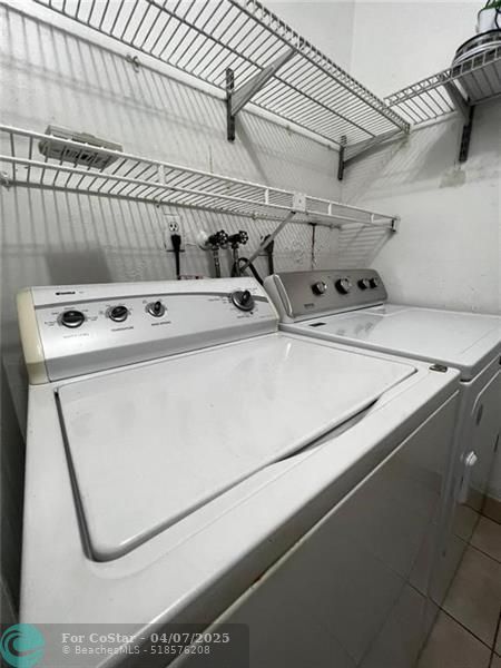 Building Photo - 353 SW 35th Ave