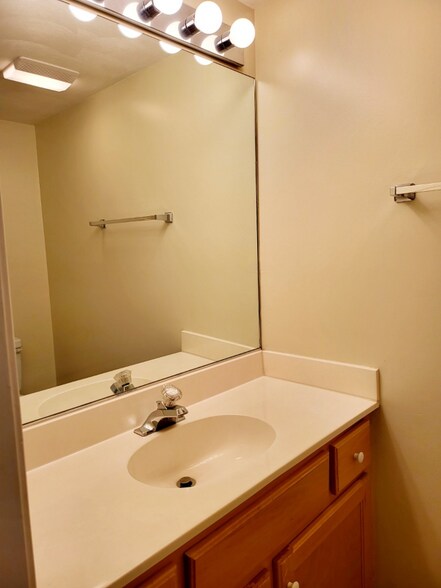 Building Photo - 1 US-1