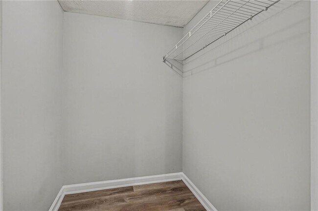 Building Photo - 2805 NE Expy NE