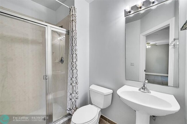 Building Photo - 1902 Coral Heights Ct