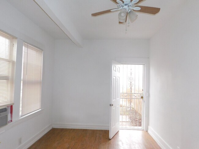 Building Photo - Cozy & Convenient Living in San Antonio’s East Side
