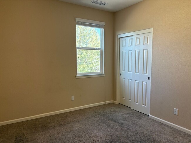 Building Photo - Move-In Ready 2-Story Home by Virginia Lake