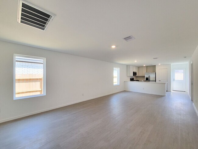 Building Photo - This single-story home shares an open layout between the kitchen, nook and family room for easy e...