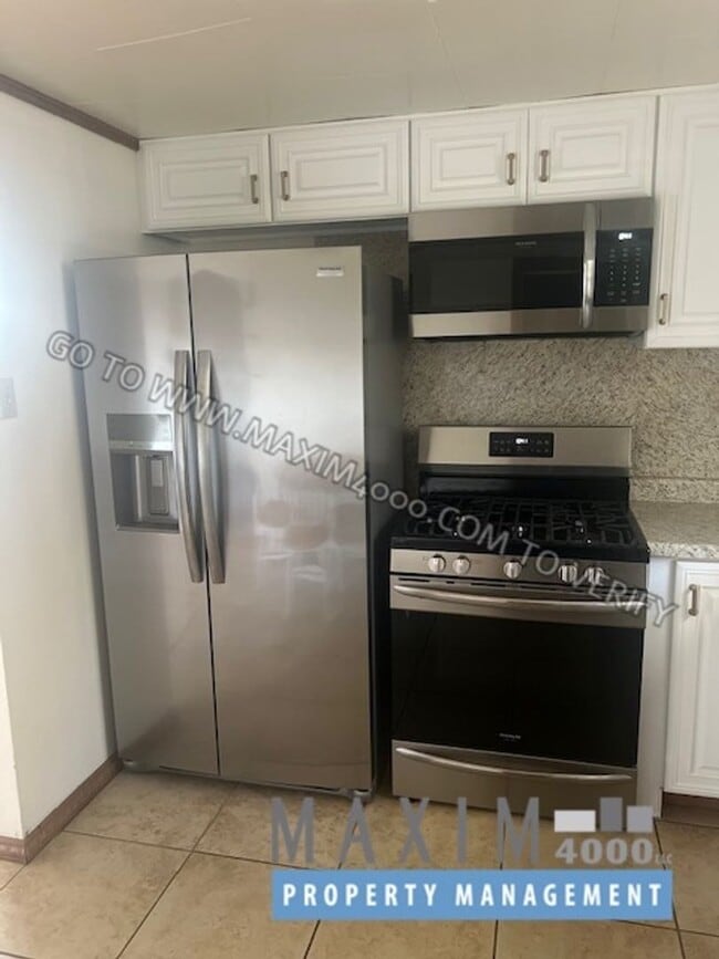 Building Photo - 323 N Mulberry St