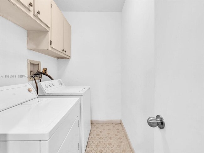 Building Photo - 770 NE 199th St