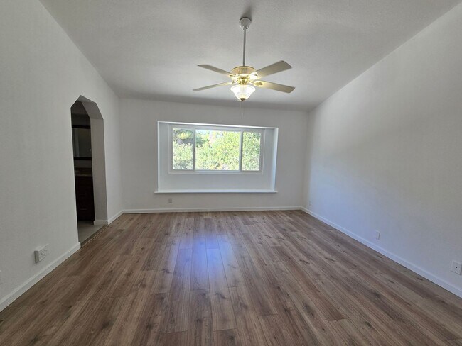 Building Photo - 2602 Overland Ave