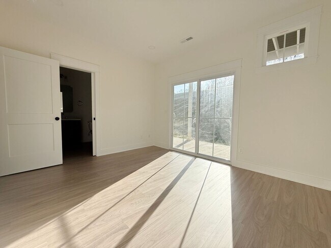 Building Photo - Spacious 4-Bedroom Townhome at Highbury + Summer Special