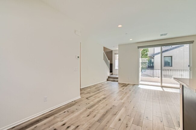 Building Photo - Stylish Three-Story Townhome with Private Courtyard & Pool Access
