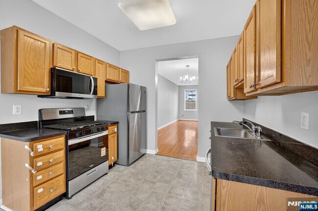 Building Photo - 535 Coventry Dr