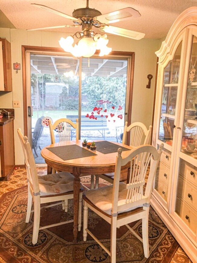 Building Photo - Great location in Milwaukie, OR! 3 bedroom...