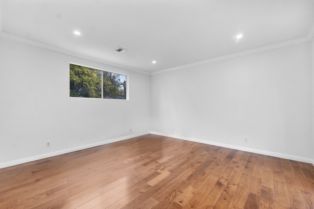 Building Photo - 4722 Forman Ave