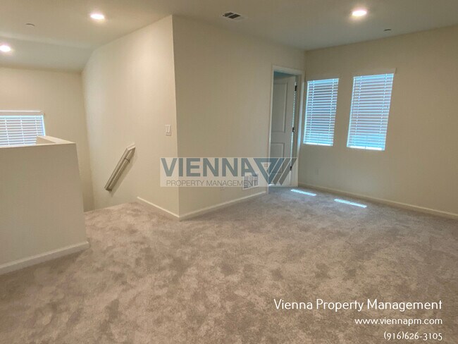 Building Photo - 724 Lincolnshire Cir
