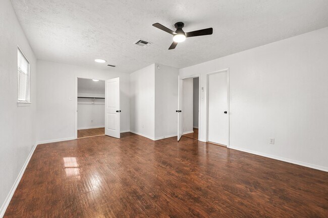 Building Photo - 7018 Stoney River Dr
