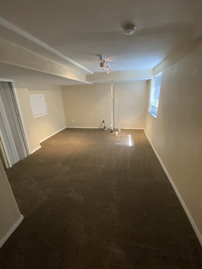 Building Photo - DON'T MISS!! 3BD/2BA Single Family Home in Parker, Water & Mowing Included!!!!