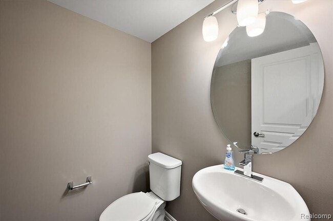 Building Photo - 2877 Hartwick Dr