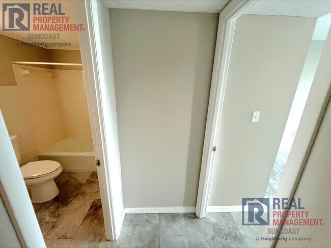 Building Photo - 4109 Lake Bayshore Dr