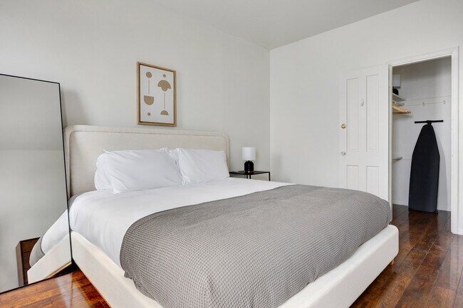 Building Photo - 135 S Reeves Dr