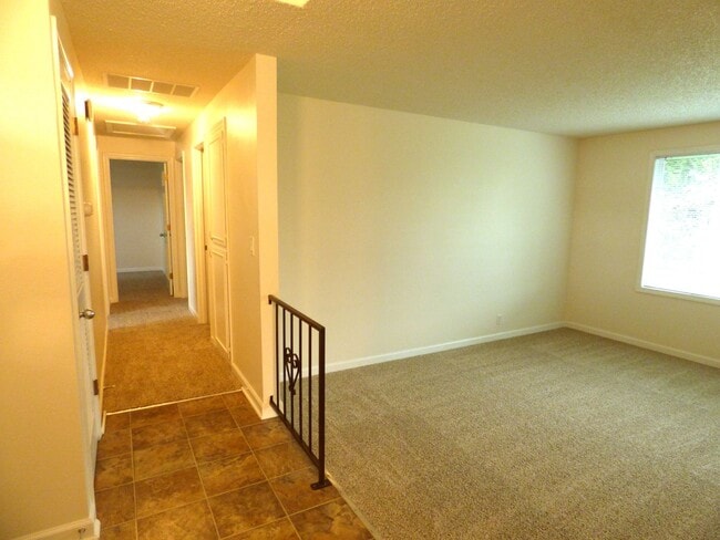 Building Photo - 3 bed 2 bath Home in North Salem