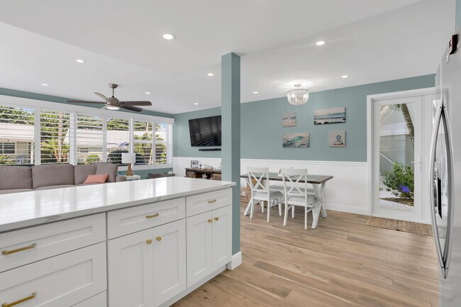 Building Photo - 320 S Ocean Blvd