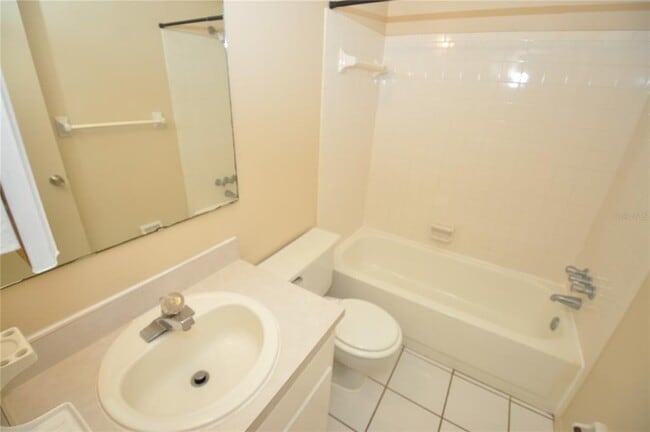 Building Photo - 828 Cinnamon Dr E