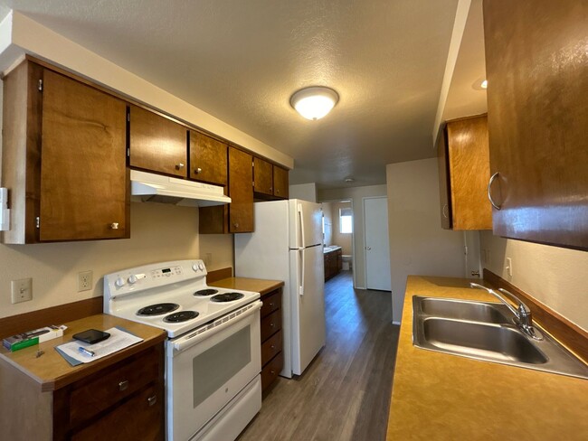 Building Photo - MOVE IN SPECIAL!  Remodeled 2 Bedroom 1 Ba...