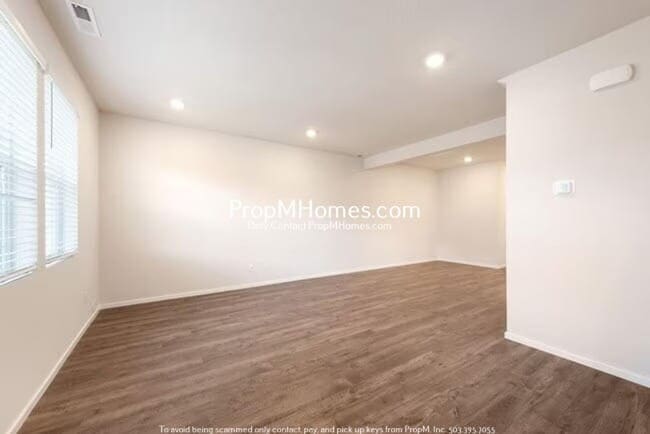 Building Photo - 884 N 18th Ave