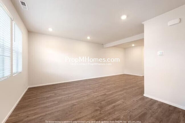 Building Photo - Newer Three Bedroom Townhome in Cornelius!