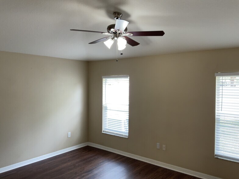 Building Photo - 8019 Alamosa Wood Ave