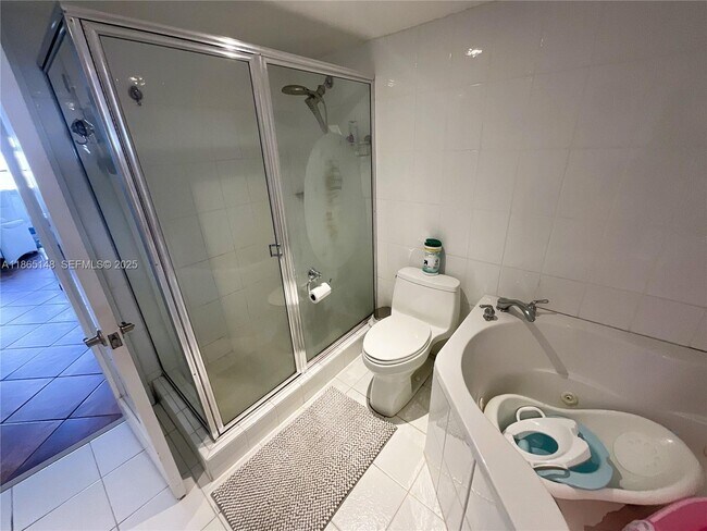 Building Photo - 5701 Collins Ave