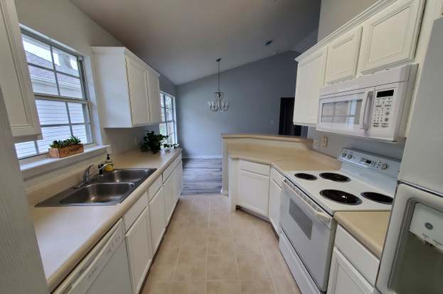 Building Photo - 852 Ladner Dr