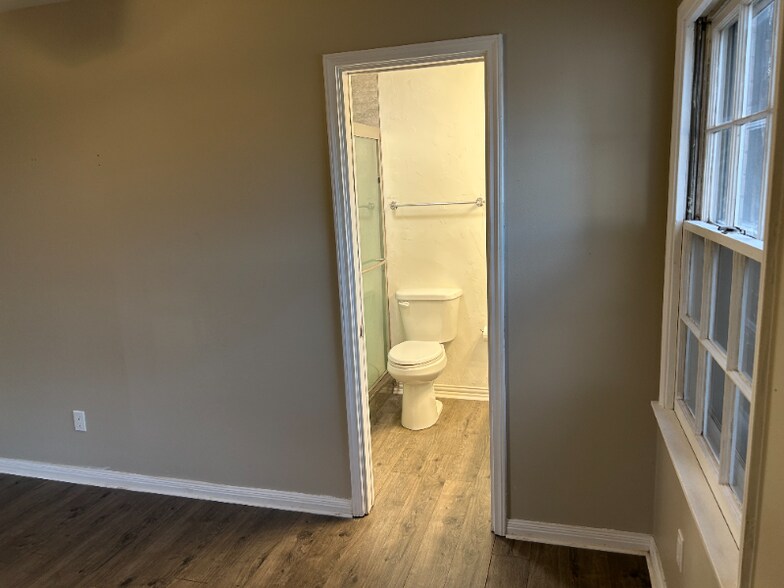 Building Photo - 5507 Floyd Ave