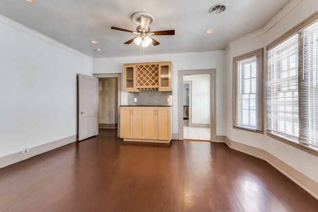 Building Photo - Rare & Classic Oak Lawn House | Great Location | Huge Backyard