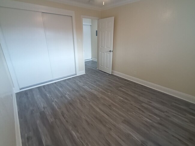 Building Photo - Welcome to SkyView Villa & Somerset Apartments!