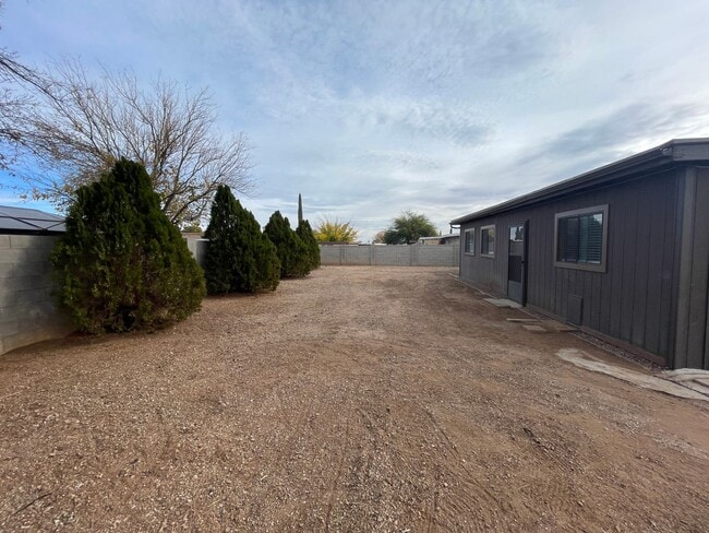 Building Photo - 4705 Pso Del Rico